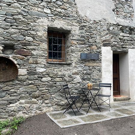 Apartmán La Torre Colombaia - Monumento Del 1400 Arnad Exteriér fotografie